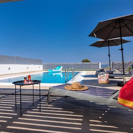 South Beach Villas Генади Екстериор снимка