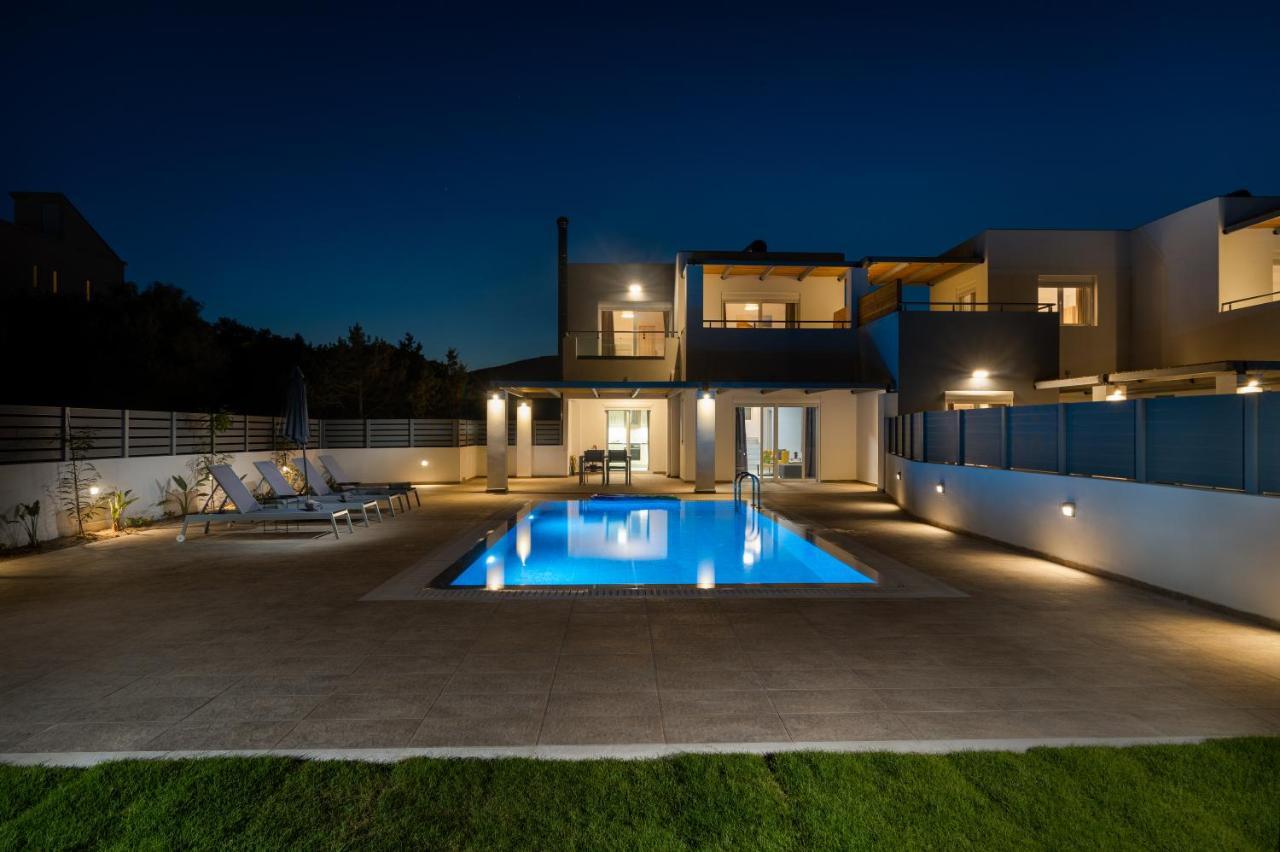 South Beach Villas Генади Екстериор снимка