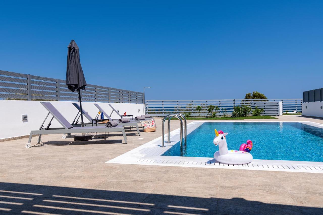 South Beach Villas Генади Екстериор снимка